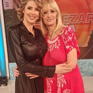 Amalia González Instagram - Hoy nos visitó @tamibellatb Tamara Bella... tuvimos una muy buena charla sobre su vida profesional y personal.
Entre otras cosas, me contó que la convocaron para el casting de la serie "Cóppola, el representante" para hacer el papel de "Yuyito". Finalmente ese rol lo tiene la actriz Mónica Antonópulos.

Gracias por visitarnos, Tamara!