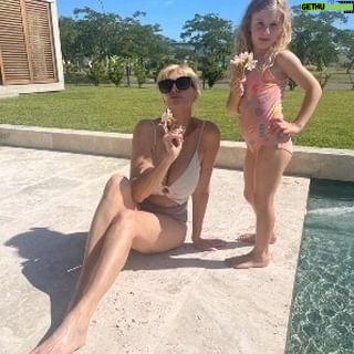 Amalia González - 1.9K Likes - Versión con mi modelo preferida...Jofi My Love...💞