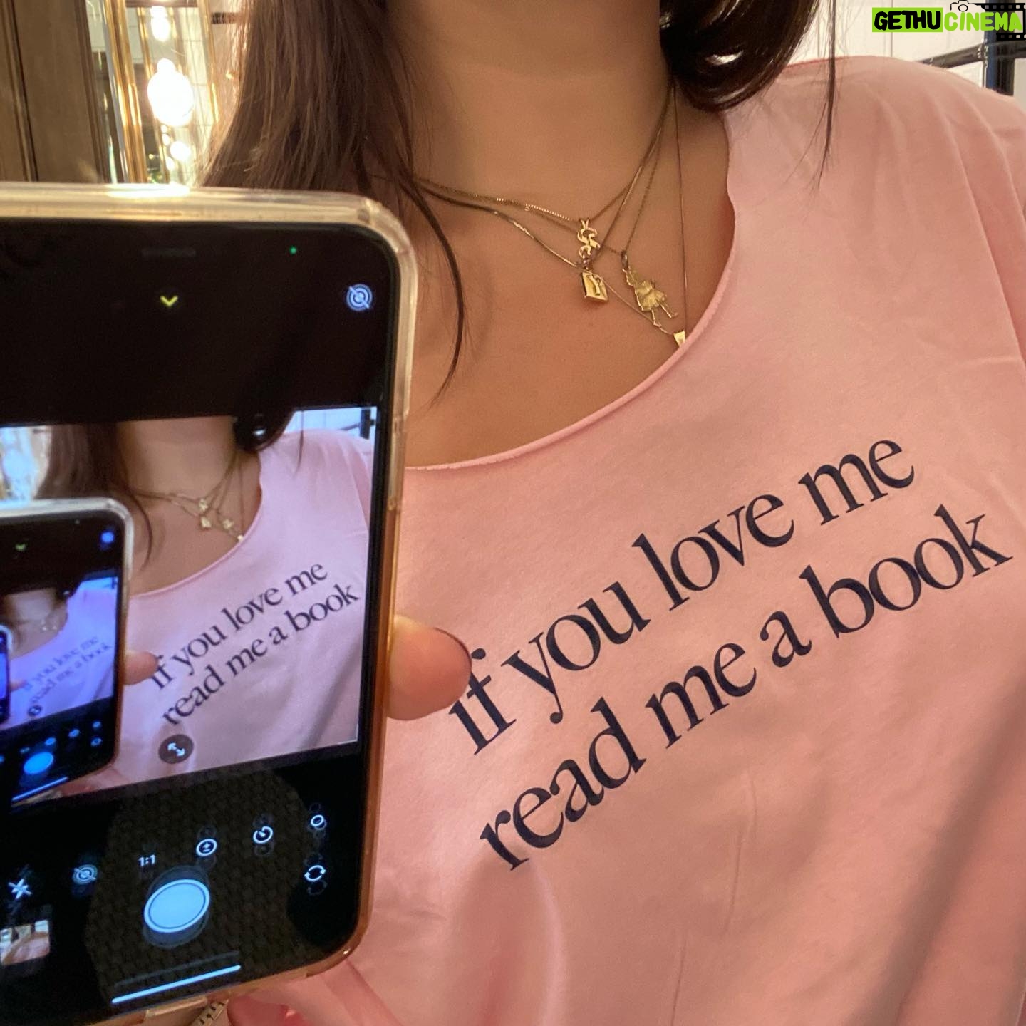 Amalia Yoo - 4.1K Likes - 📖🥯;))