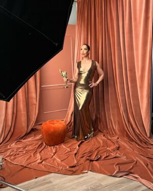 Amanda Brugel Instagram - In-person appreciation monologue: Barb Houdinied my dress and I got heckled on the carpet and was a maniac during the ceremony and smuggled casting directors into the restroom and witnessed history and proud Canadian Ryan Reynolds and deep hugged so many long lost friends and dined with my village and danced to a confusing amount of alt rock and I didn’t take a second for granted because it’s so damn glorious to be back together again, Canada. 

@thecdnacademy @hbomaxsortof