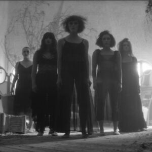 Amanda Crew Instagram - 🖤 Squad Goals 🖤

Beauty captured by @jessemfeldman for @iamrhettgeorge music video that I directed. Link in bio. 🎥