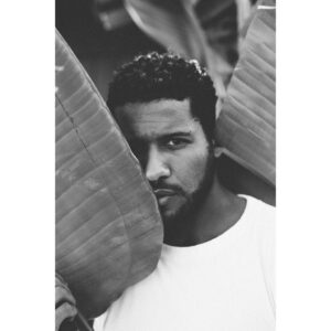 Amanda Crew Instagram - One of my fav pics I took of @jeffreybchapman for his F R A N K feature. Be sure to check it out. Link in bio. ◼️◻️◼️
•
•
•
•
•
#frankbefrank #unrealtv #girlgaze #girlgazeproject #makeportraits