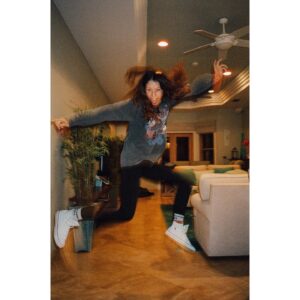 Amanda Crew Instagram - mommy’s SOME OTHER WOMAN pHoTo dUmP pt. 2

proving my existence every morning 🙃

fox in his element ❤️‍🔥

did I mention the hours trapped in this room with this monster and his garbage music?! 👹

the earth angel who made sure I not only survived the shoot but thrived 😇 talented and kind, who is she!?!?

father capturing me as my truest self…a 12 year old 👧🏻

a literal queen 👑

pure magic 🪄

more like Hassel-blahhhhhh 📷

me at the finish line 😵‍💫 pt. 2
