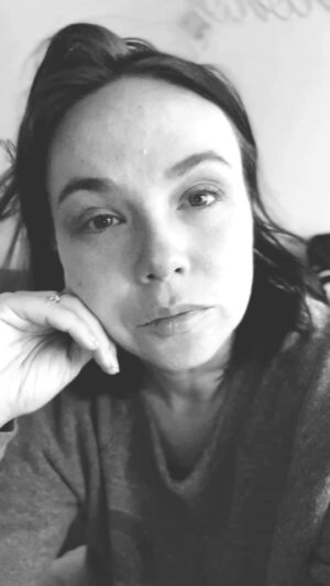 Amanda Fuller Instagram - TW: Depression. Mental health.

Recorded this yesterday but didn’t get around to posting bc I had to pull my sh*t together to try and make my 4 year olds first *real* NYE one he would remember. (And succeeded!) But thought I would post anyway, just in case there are some out there who are still battling the New Years Eve blues. You are not alone. 

And to be clear. Yes, I had a very challenging year. In way too many ways. But it was also filled with the most heartfelt and joyful moments, thanks to my beloved family. And I wouldn’t trade this last year for anything because of that. Would I like all of the other parts of my life to start working better and bringing me the fulfillment I work so hard for and feel like I deserve (like so many)? Yes. But I don’t for a second take the good in my life for granted. And I count those blessings every freaking day. It’s actually the only way I get thru sometimes. But depression doesn’t care about those things and it will do everything to take you down. Not today, guys. Not today. After this video I got all gussied up and went out on the town with my hubby and lil man- we went ice skating, saw some theater and rang in the new year the best we could. And then woke up today under the weather (again) with a house full of dog shit that our giant pup tracked in. Life goes on. Here’s to a 2024 full with more LIFE, and making the best of it, whatever that may mean. Love to all.