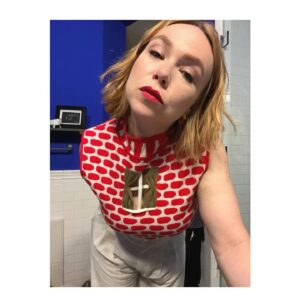 Amanda Fuller Instagram - she’s a brick 🏠

(solo bathroom photo shoot commence)