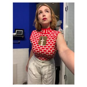 Amanda Fuller Instagram - she’s a brick 🏠

(solo bathroom photo shoot commence)