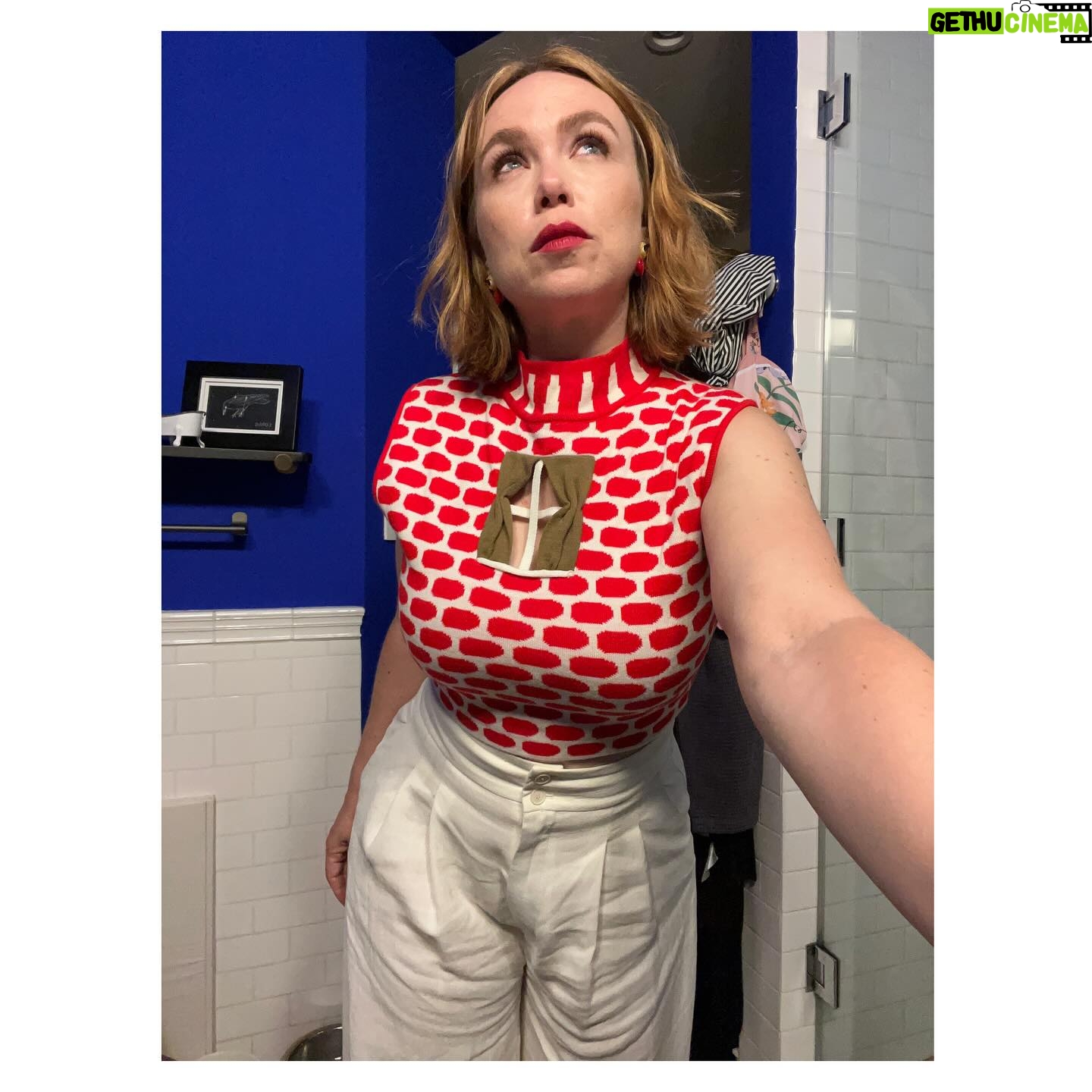 Amanda Fuller - 1.4K Likes - sheās a brick š
(solo bathroom photo shoot commence)