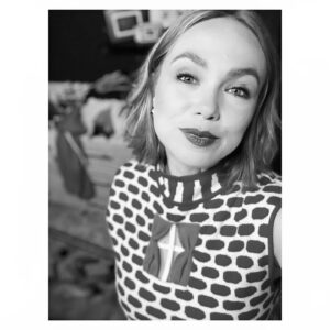 Amanda Fuller Instagram - she’s a brick 🏠

(solo bathroom photo shoot commence)