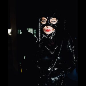 Amanda Fuller Instagram - M E O W . All Hallows Eve: Part II .

So…did we get in our costumes the day after Halloween to take photos bc apparently when you’re a mom on Halloween you forget to even take one selfie (oh how the times have changed!) or make sure that our costumes were even on right (🤦🏻‍♀️) aaaand we put way too much effort into it all to have it pass by without some real hard evidence?! Why yes, yes we did. Did it feel foolish at the time? Yes. Am I happy we did it? MEOW…😻😉 

(this actually made me miss doing photo shoots…what?! Lol)

📷 cred: @matthewbryanfeld Aka: my Batman
