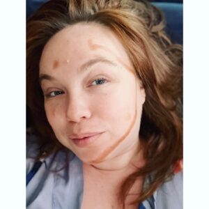 Amanda Fuller Instagram - Day one recovering back home from the hospital has not been easy, mentally and physically, but my 2.5 year olds adept eye for proper contouring and his gentle reminder that mommy could use some definitely put a smile on my heart. 

Real talk: I wasn’t prepared for a lot of things with this journey, but *really* wasn’t prepared for how hard it would be on my relationship with my boy. Any tips for recovering from surgery with a toddler?? Missing that connection hardcore, but also: “gentle with mommy” “mommy needs to rest” “mommy’s belly is off limits” only goes so far…how do I remain accessible enough to preserve our connection and not *disappear* as his mama but also put my recovery first??