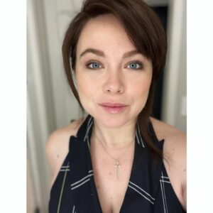 Amanda Fuller Instagram - I AM

#MoreThan1In10

This last weekend was life changing for me. I found myself in a community of people who not only know what Endometriosis is, but spend their lives dedicated to its advocacy. Remarkable specialists, educators, fellow #endowarrior💛’s. There is truly so much to unpack here. And I am now more passionate than ever to be a part of this radiant and significant community.

I kept saying all weekend that after my diagnostic surgery last year, I focused for a small time on my physical recovery, but then went back to ‘life’- being a mom, trying to restart my career etc…it wasn’t until this weekend that I really FACED my diagnosis. And gave myself the time to face what it all really means (and has meant for my entire life of suffering and fighting to be believed, or even just fighting to know what was wrong with me.) It’s a LOT. 

Now that I am facing it, I will never be able to turn away from it again. So consider this the beginning. Another new beginning. The beginning of a chapter where I dedicate all I can in my life to advocating for the education, exposure, resources for treatment and healing, legislation necessary, awareness and support of Endometriosis and all that this wayyyy too common disease effects. 

Honored to have been a very small part of your beautiful work and celebration @endofound , thank you deeply for having me.

Special thank you to @seckinmd and Dr. Amanda Chu (4th slide) for literally giving me the chance to begin again. And to @gettyimages for taking pictures to help me remember this beautiful evening.

Also shout out to my amazing stylist @akaamandafuller and killer hair & mu team @akaamandafuller 😏(…not too shabby ay?!)

1. Mama looking hawt on the red carpet at @endofound ‘s #BlossomBall 2. Mom and dad pretending to be influencers in the car ride there 3. The rock that is always by my side, especially when I need him most @matthewbryanfeld 
4. The surgical team that I owe it all to 5. Broadway star @hannahelless moving me to tears and goosebumps. Lyrics of these songs took on a whole new meaning in that room! What a BEAUTIFUL performance. 

(Caption too long! Not surprised. Continued in comments!)