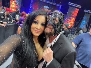Amanda León Instagram - The Goat. 🐐 
Theee man. 👽💘💚🖤
So proud of you! @rohdelirious 

#roh #wrestling #womenswrestling #ringofhonor #watchroh #rohwd #rohwrestling #finalbattle #prowrestling #ringofhonorwrestling
