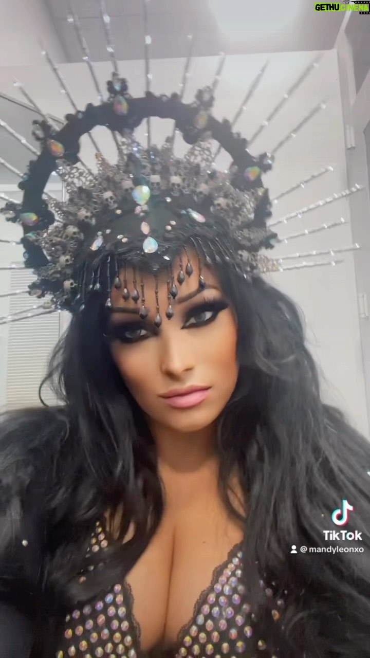 Amanda León - 1.9K Likes - @kimdrac is an iconic beeeeyatchhh. 🔥🖤🔥
#prowrestling #womenswrestling #gothglam #prowrestler #newhampshire #witchywoman