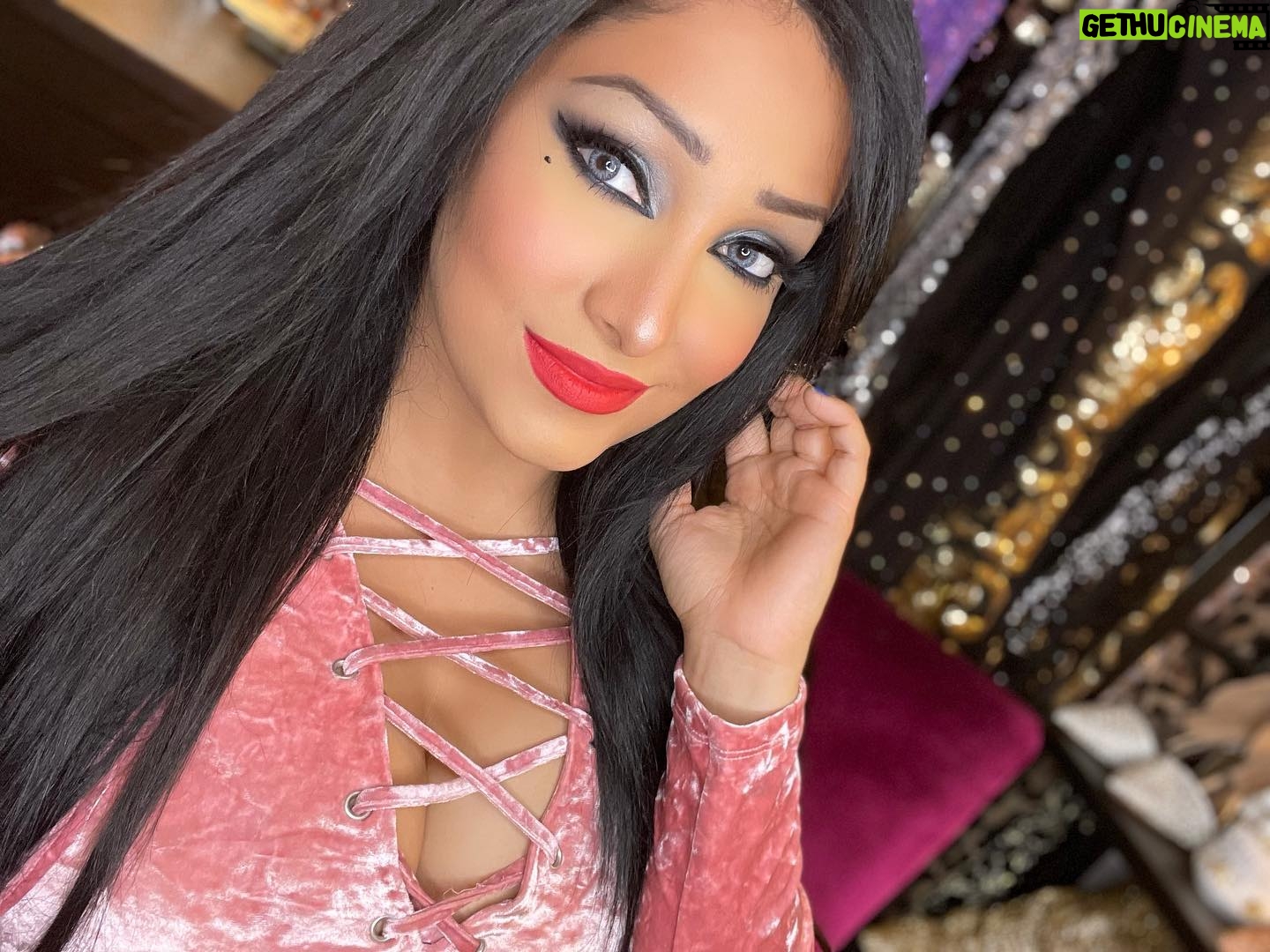 Amanda León - 2.6K Likes - Filming more @cameo videos tonight! Book yours at Cameo.com/MandyLeon
Ask me anything (appropriately), request a birthday message, holiday video messages, advice, or just say hello and tell me about yourself!
Subscribe to my YouTube channel as well YouTube.com/MandyLeonxo
XoXo 💋
#wrestling #womenswrestling #roh #ringofhonor #rohwrestling #ringofhonorwrestling #watchroh #finalbattle #christmas #giftideas #cameo #prowrestling #wrestlingfans #wwe #nxt #smackdown #wweraw #makeup #hair #glam #holidayshopping #witchywoman