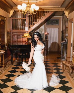 Amanda León Instagram - When you truly are just a little ol’ Victorian woman at heart and find the perfect wedding venue to bring magic to your special day. 🥰 @moonstonemanor @megreadphoto 

#wedding #victorian #vintage #gilded #antique #architecture #love #bride