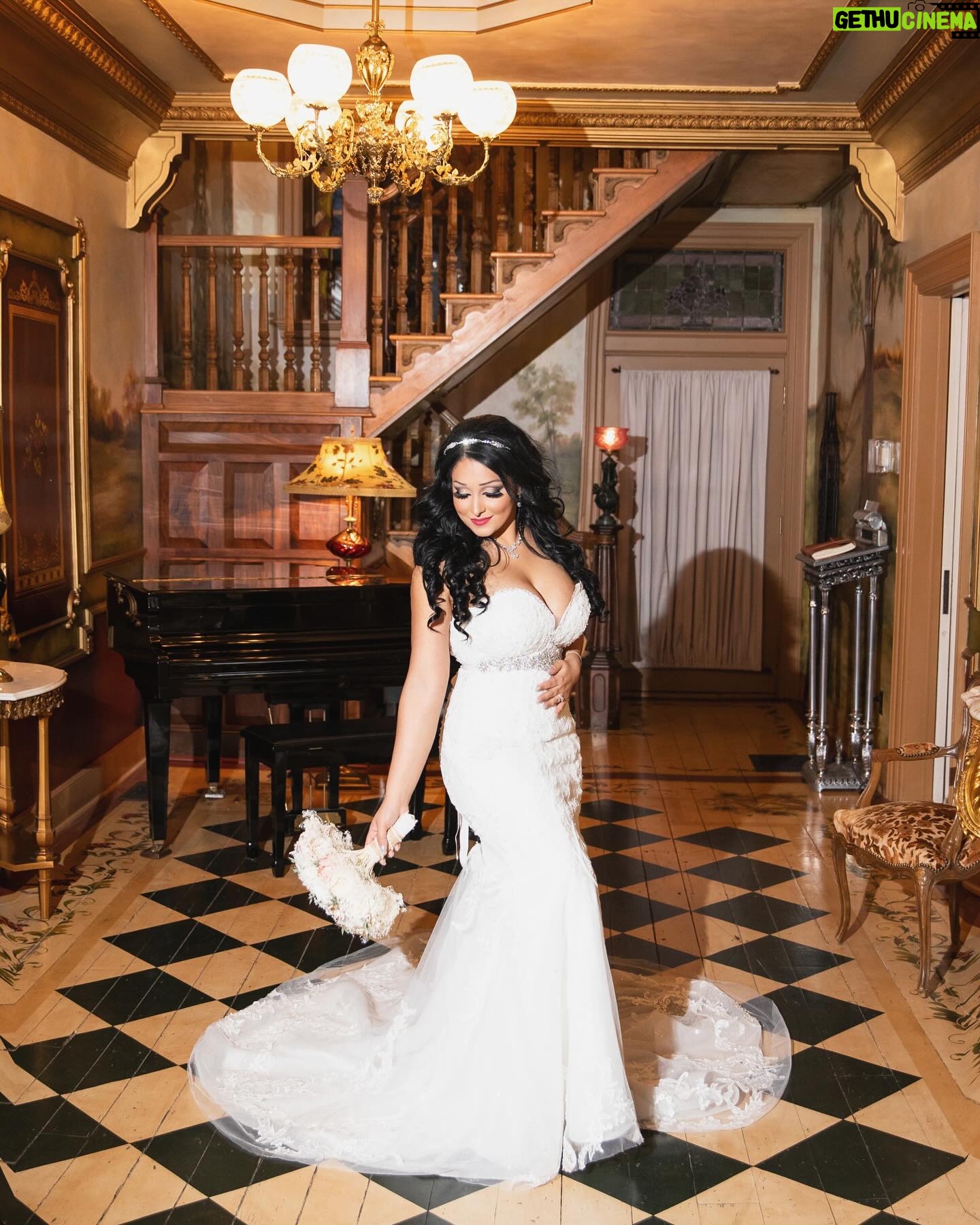 Amanda León - 1.8K Likes - When you truly are just a little ol’ Victorian woman at heart and find the perfect wedding venue to bring magic to your special day. 🥰 @moonstonemanor @megreadphoto
#wedding #victorian #vintage #gilded #antique #architecture #love #bride