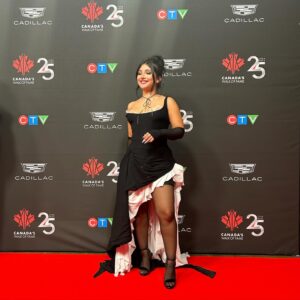 Amanda Arcuri Instagram - So honoured to join @degrassi in their induction into the @cwofame ! Proud to be part of such an iconic Canadian series 💘
This incredibly beautiful and sustainable dress I had the privilege of wearing is by fellow Latina artist @maxocartel 🧚🏼‍♀️✨ 
MUA @sn00ksx 🧚🏼‍♀️✨