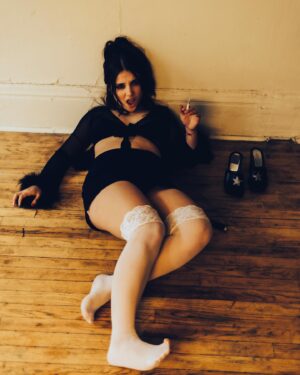 Amanda Arcuri Instagram - I wish i could crawl out my skin..🕷🖤
📸: @oscartam_ ✨✨✨
