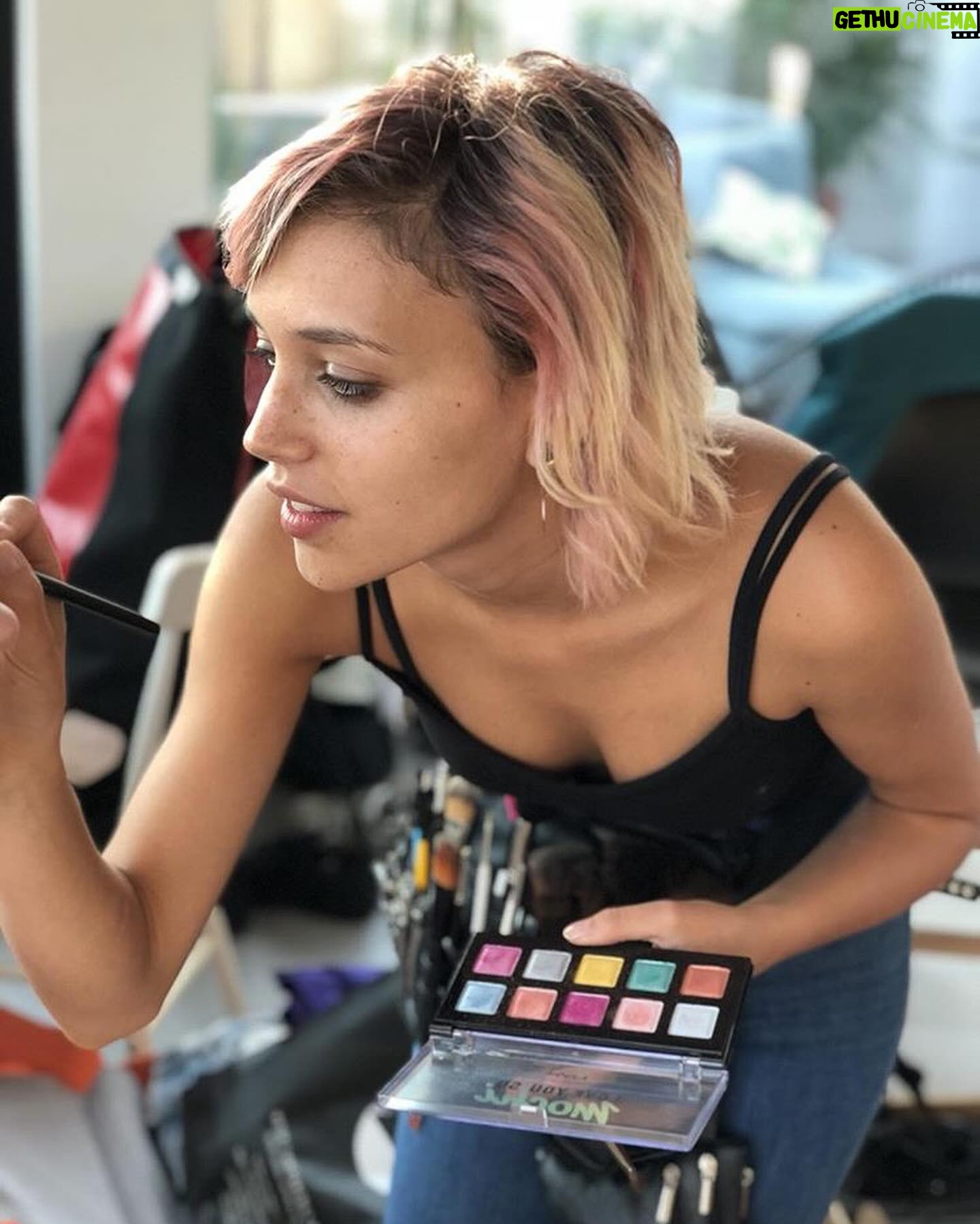 Amanda Campana Instagram - La mia digievoluzione durante questi 27 anni di vita ✨ Auguri a me, a tante altre evoluzioni ❤️