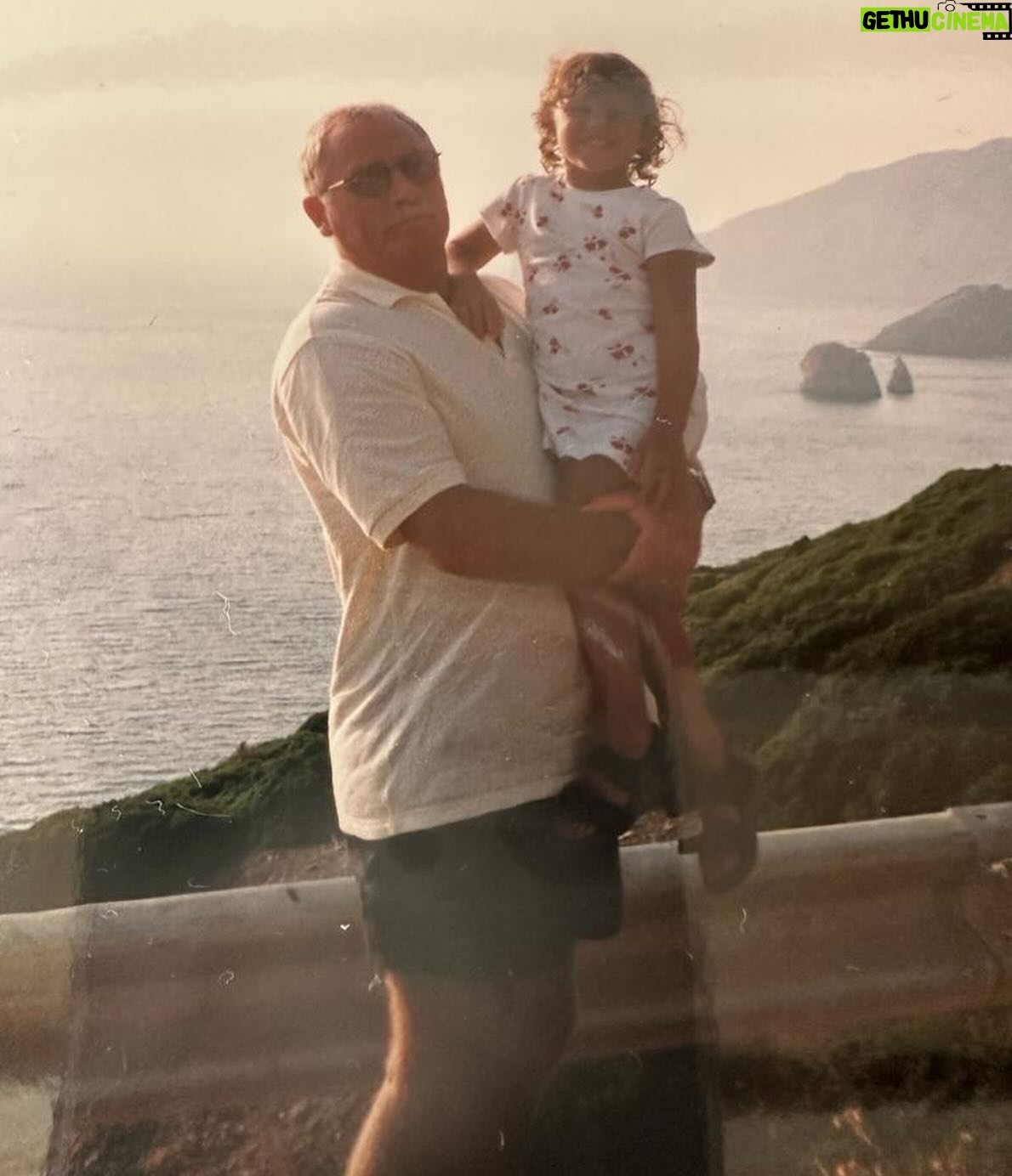 Amanda Campana Instagram - Nemmeno 100 anni sarebbero stati abbastanza Auguri nonno ❤️ Mi manchi ogni giorno