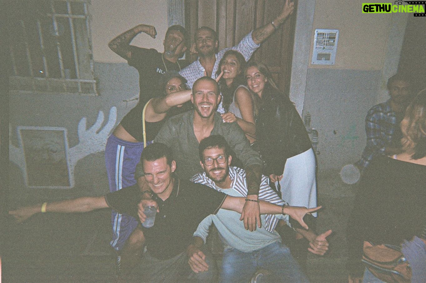 Amanda Campana Instagram - Rubo queste foto scattate da @inghinghi per ricordarmi quanto siano importanti gli amici, quelli di sempre, quelli nuovi e quelli che ci sono anche se non li vedi mai. E comunque una parte del mio cuore sarà sempre Bergiolese ♥️