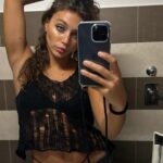 Amanda Campana Instagram – Pt.2 perché la mia autostima è direttamente proporzionale alla mia abbronzatura e visto che l’estate è ancora lontana, mi rifugio nelle vecchie foto