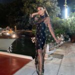 Amanda Campana Instagram - Questo look è di @gilbertocalzolari_official a cui sono infinitamente grata per l’attenzione e il rispetto per l’ambiente che mette in ogni sua creazione. Quindi grazie Gilberto anche per dimostrare che la moda può (e dovrebbe) essere sostenibile senza perdere la sua bellezza. Grazie anche alla mia super stylist @clascutti A @manintownofficial @campari.it @davide_musto @federicopoletti Press office @andreasmercante @edoardoa Agenzia: @yd_actors_yvonnedabbraccio #nextgenerationawards #manintown #venezia79