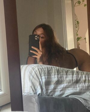 Amanda Campana Instagram - Pt.2 perché la mia autostima è direttamente proporzionale alla mia abbronzatura e visto che l’estate è ancora lontana, mi rifugio nelle vecchie foto