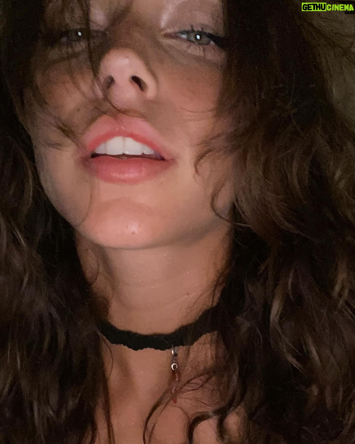 Amanda Campana - 27K Likes - Pt.2 perché la mia autostima è direttamente proporzionale alla mia abbronzatura e visto che l’estate è ancora lontana, mi rifugio nelle vecchie foto
