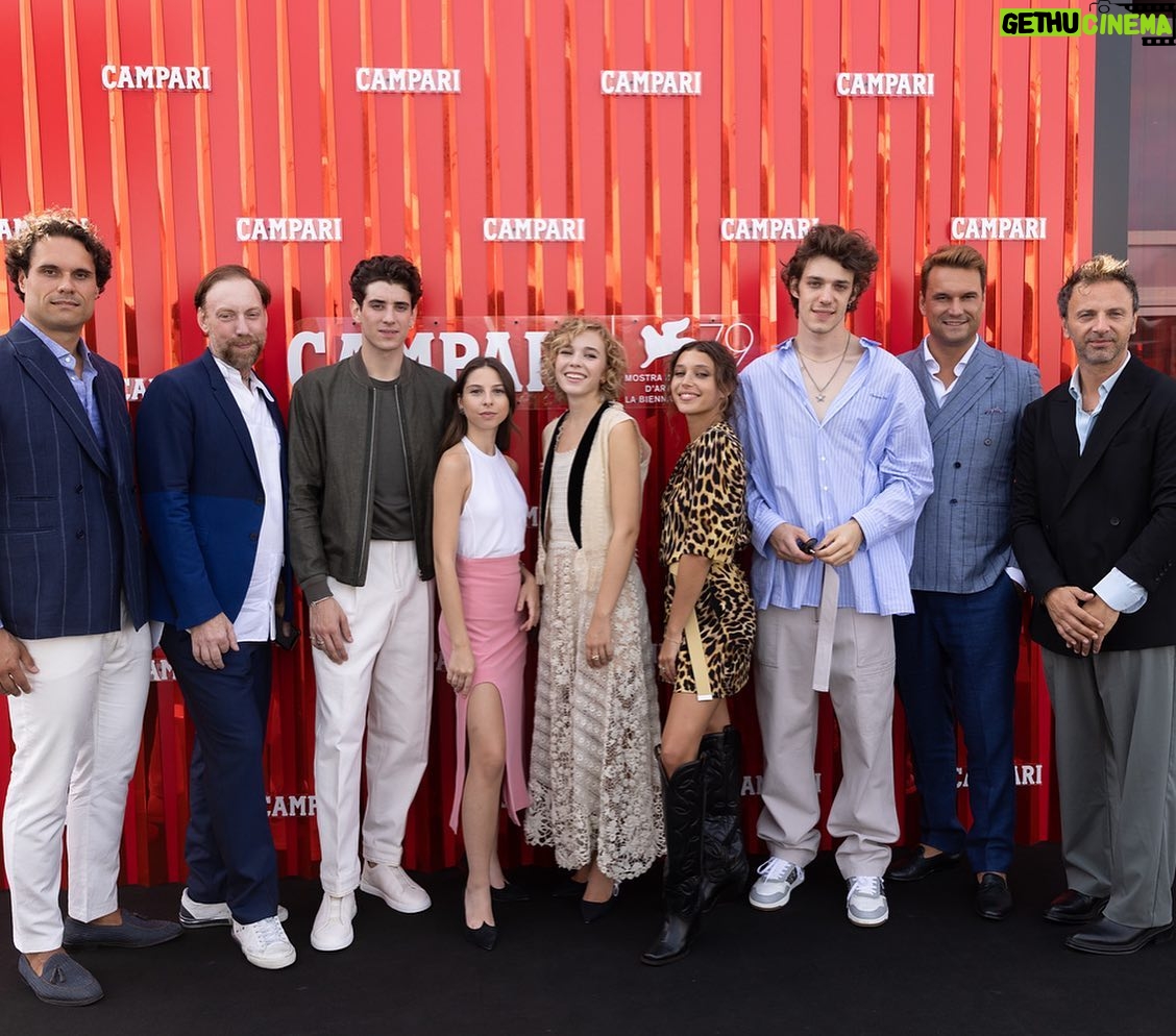 Amanda Campana Instagram - Grateful. @manintownofficial @davide_musto @federicopoletti @andreasmercante @edoardoa @yd_actors_yvonnedabbraccio Styling: @clascutti @stellamccartney #NextGenerationAwards #manInTown #venezia79