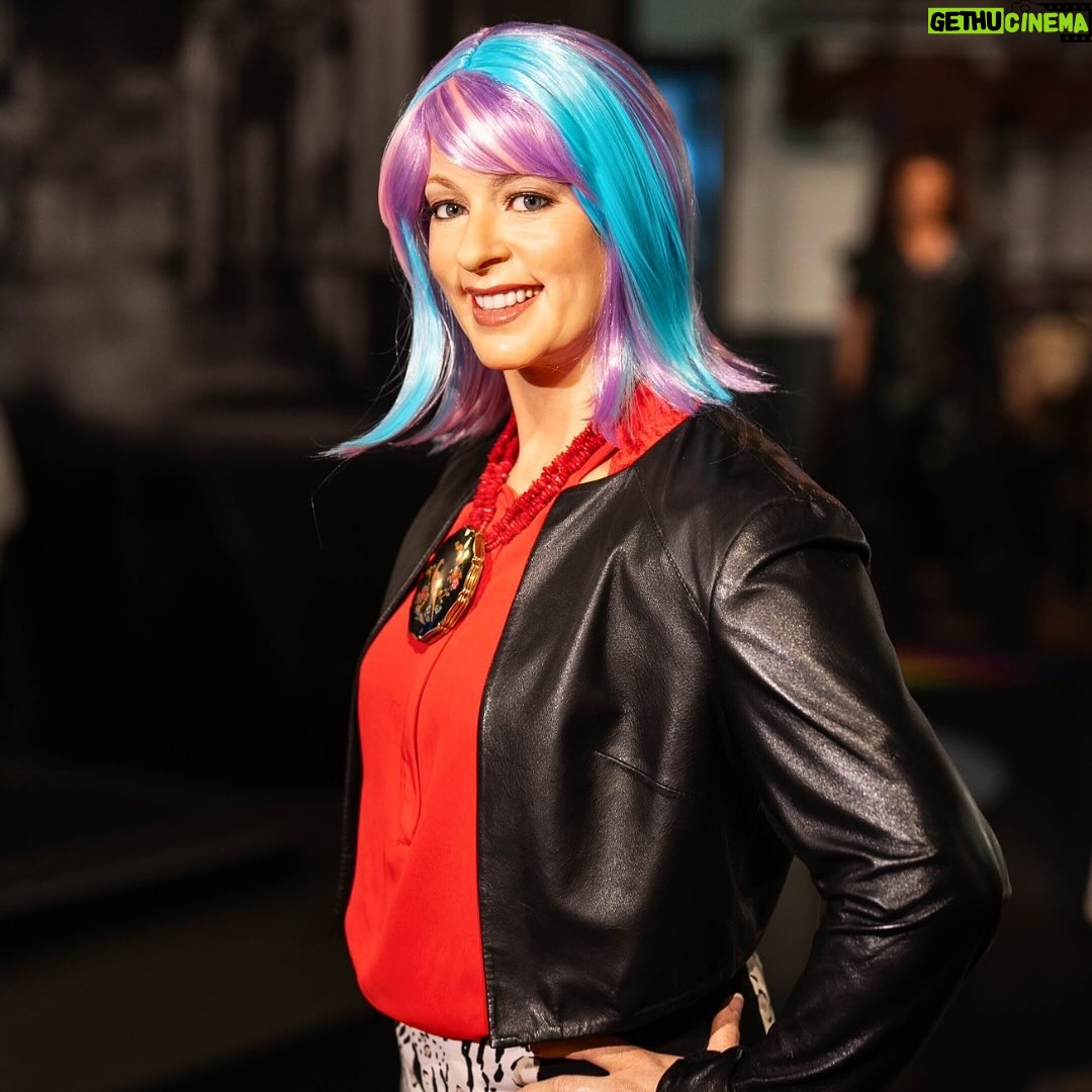 Amanda Keller Instagram - 💜💙 @amandarosekeller beautiful new two-tone do 💇♀️ @MadameTussaudsSydney has teamed up with @worldsgreatestshave for a unique experience. From 15 to 18 February come in and get your Shave, Cut or Spray Colour and support Australians impacted by #bloodcancer. Get a Cut, Spray Colour or Shave 25% off general admission entry ticket when you donate $20 or more to the #worldsgreatestshave 💙 For more info visit the @tussaudssydney #linkinbio #TussaudsSydneyxWGS #TussaudsSydney #Wax #DarlingHarbour #ThatsBloodyBeautiful #HairInspo #HairTransformation #bloodcancerawareness