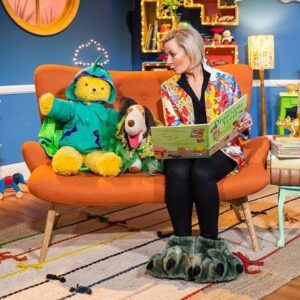 Amanda Keller Instagram - As an Australian presenter, is there a greater thrill or privilege than being asked to appear on Play School? Well, tomorrow ( Tuesday) at 8.50am you can catch me reading Max’s Dinosaur Feet for Play School’s Story Time. I’m Uber chuffed to be included . And no spoilers regarding the ending of the book!!!!! See you then.