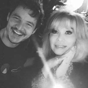 Amanda Lear Instagram - Candlelight dinner with Pedro Pascal🕯🫢 #gameofthrones #thelastofus #themandalorian #