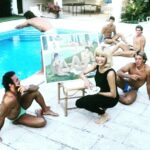 Amanda Lear Instagram - Painting my models by the pool..