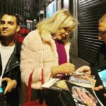 Amanda Lear Instagram - So HAPPY to meet my fans after the show,outside the theatre.!.#lovemyfans #theateractor #fans #autographs #forever #