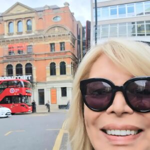 Amanda Lear Instagram - Back in London ! Sloane Square forever..