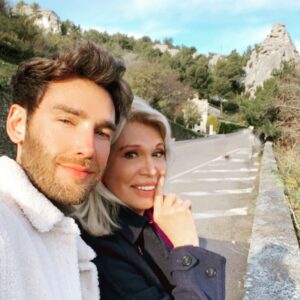 Amanda Lear Instagram - Visiting the valley of les Baux de Provence..lovely sunday afternoon..