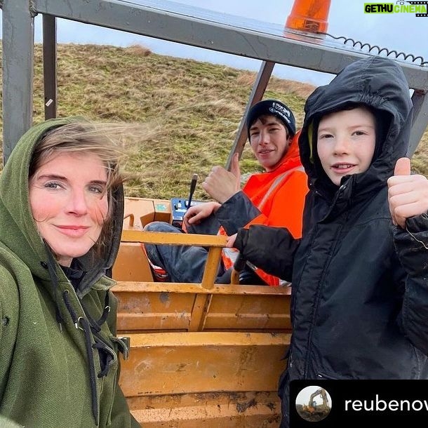 Amanda Owen - 29.6K Likes - Thank you @reubenowen74 & @ravanelly_123 & the whole team for the Happy Motherβs Day
Proud of you all. π
#happymothersday #happymothersdayβ€οΈ