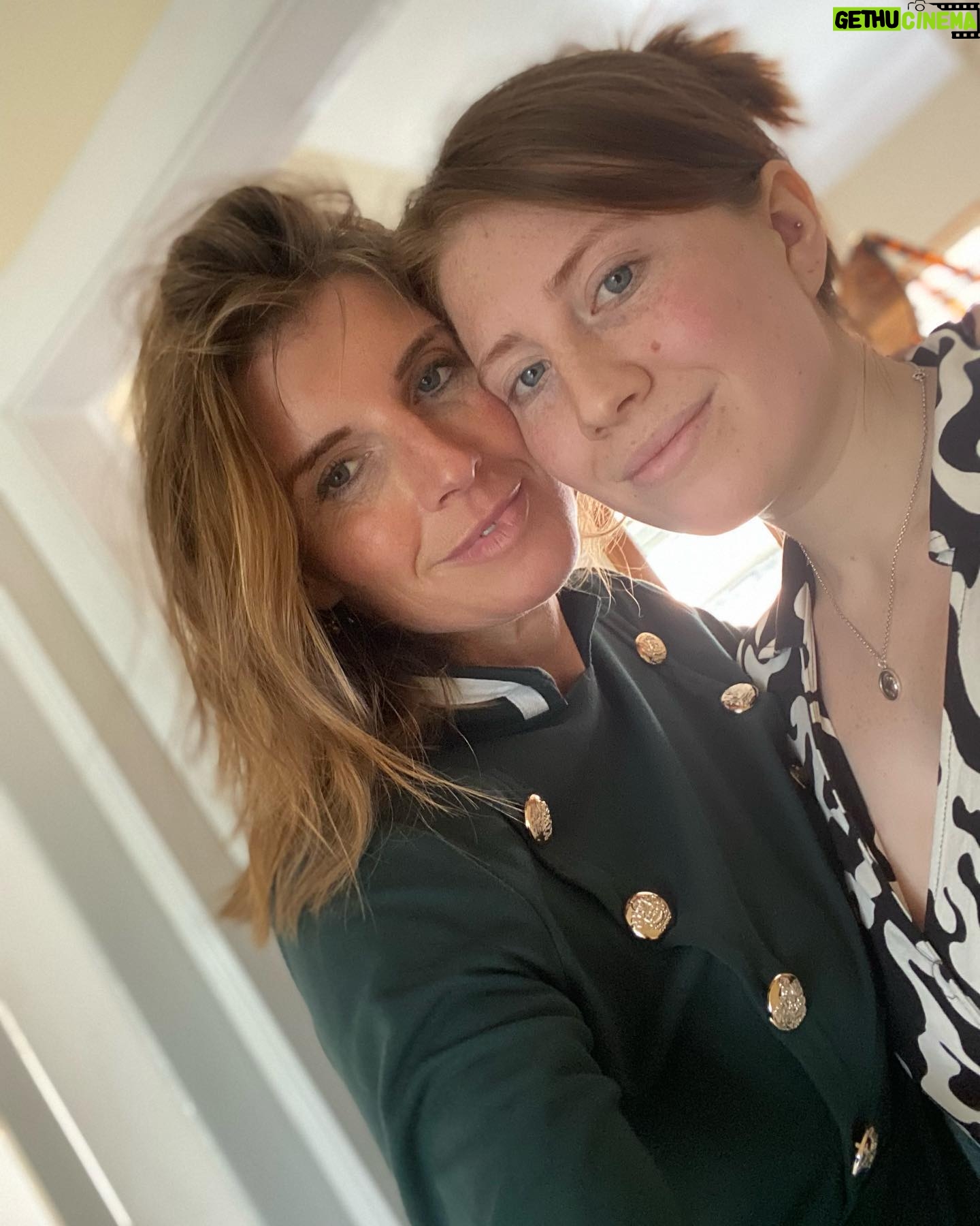 Amanda Owen - 29.6K Likes - Thank you @reubenowen74 & @ravanelly_123 & the whole team for the Happy Motherβs Day
Proud of you all. π
#happymothersday #happymothersdayβ€οΈ
