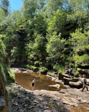 Amanda Owen Instagram - Summer at Ravenseat ☀️