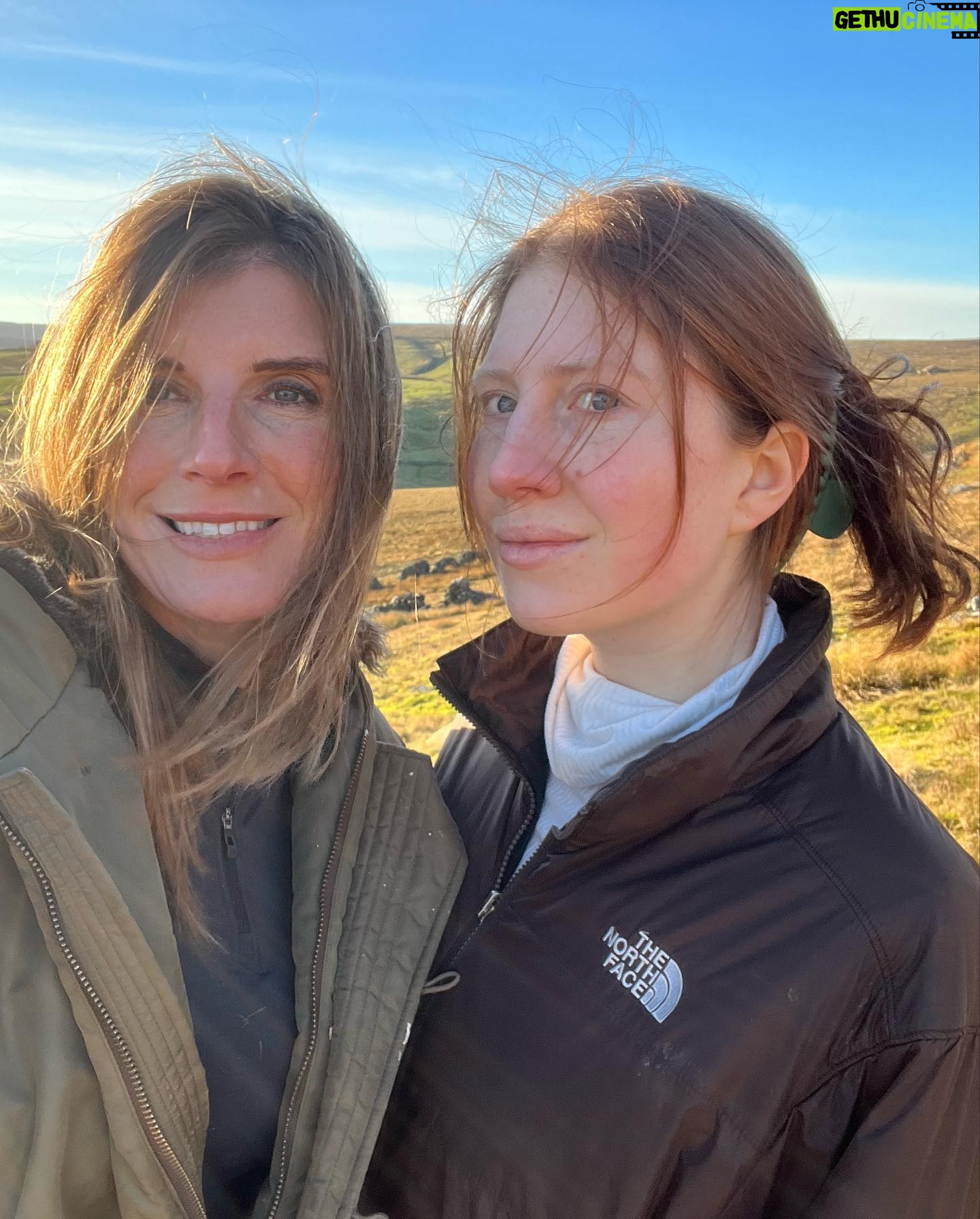 Amanda Owen - 29.6K Likes - Thank you @reubenowen74 & @ravanelly_123 & the whole team for the Happy Motherβs Day
Proud of you all. π
#happymothersday #happymothersdayβ€οΈ