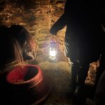 Amanda Owen Instagram - Fair weather ☀️ or foul ❄️ , day 🌞 or night 🌙 there’s tasks to do. 🐴 🐴 #yorkshire #weather #snow #lantern #day #night #farm #blizzard #horses #animals