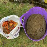 Amanda Owen Instagram - A friends old & much loved horse 🐴 died today. He came to farm & brought the breakfast that he had prepared for her this morning for our horses. 😢 #horse #restinpeace #elysianfields #eternalgreenpastures