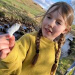 Amanda Owen Instagram - Budding naturalists, botanists, ecologists, ornithologists, hydrologists, geologists. And farmers. 👩‍🌾 🌱🌳☘️🪹🪺🦔🌾🌸🌼🦅🐦🐝🕷️🐞 #yorkshire #countryside #outdoors #nature #farm #learning