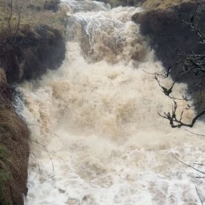 Amanda Owen Instagram - Yesterday was horrendous. Sleet & snow thawing made for serious flooding & dangerous situations whilst trying to fodder the sheep.They stayed on low lying ground as gale force winds blew on tops but this was scary. You do your best but we were lucky that there were no casualties. #yorkshire #shepherdess #farm #flood #thaw #weather