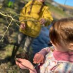 Amanda Owen Instagram - Budding naturalists, botanists, ecologists, ornithologists, hydrologists, geologists. And farmers. 👩‍🌾 🌱🌳☘️🪹🪺🦔🌾🌸🌼🦅🐦🐝🕷️🐞 #yorkshire #countryside #outdoors #nature #farm #learning