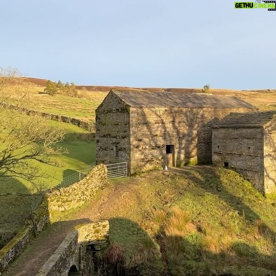 Amanda Owen - 19.3K Likes - All the seasons in a day. βοΈ βοΈ βοΈβοΈ
#yorkshire #weather #winter #spring #shepherdess #farm
