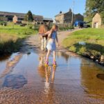 Amanda Owen Instagram - Neigh time to waste.🐴 Need to get our skates on. 🛼 #carpediem #horse #clydesdale #skates