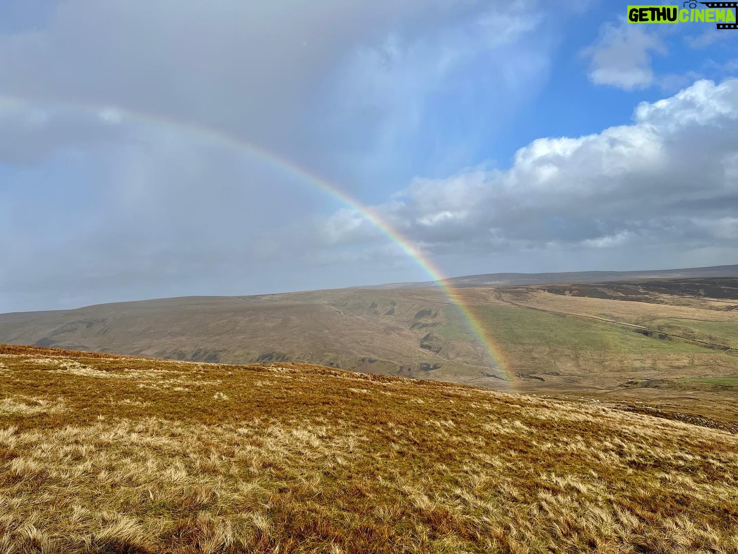 Amanda Owen Instagram - What a changeable week weather wise, bright sunshine, gale force winds and torrential rain. Need some calm but instead there’s a snow forecast. ❄️😕 #yorkshire #shepherdess #weather #countryside #outdoors #spring