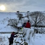 Amanda Owen Instagram - Wintery scenes in Yorkshire. 🥶 A soothing stillness and very quiet. 🤫 #yorkshire #swaledale #snow #ice #outdoors #frozen